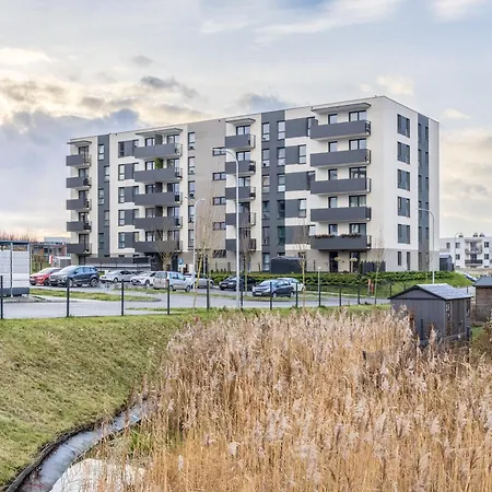 Lily The Big Screen For 6 People & Parking Apartament Gdańsk