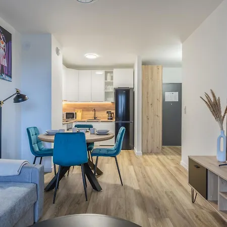 Lily The Big Screen For 6 People & Parking * Gdansk