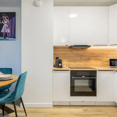 Lily Apart Apartment For 6 People & Free Private Parking 格但斯克