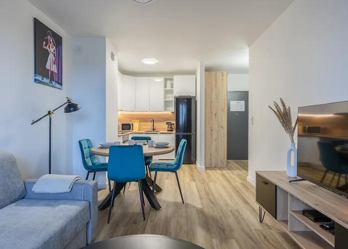 Lily The Big Screen For 6 People & Parking * Gdansk