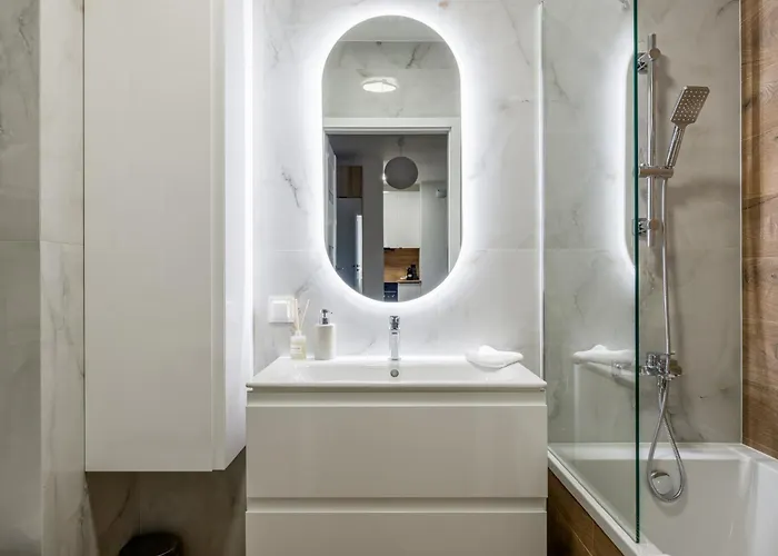 Lily The Big Screen For 6 People & Parking * Gdańsk